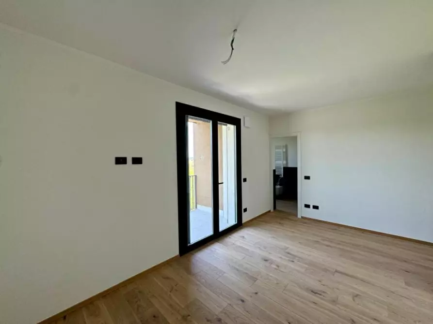 Immagine 22 di Appartamento in vendita  a Peschiera Del Garda