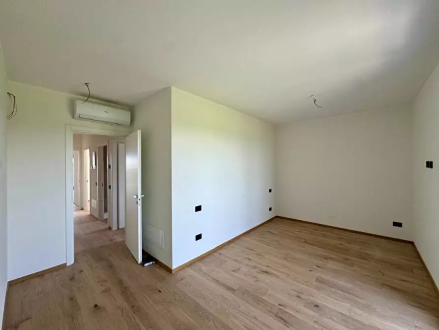 Immagine 24 di Appartamento in vendita  a Peschiera Del Garda