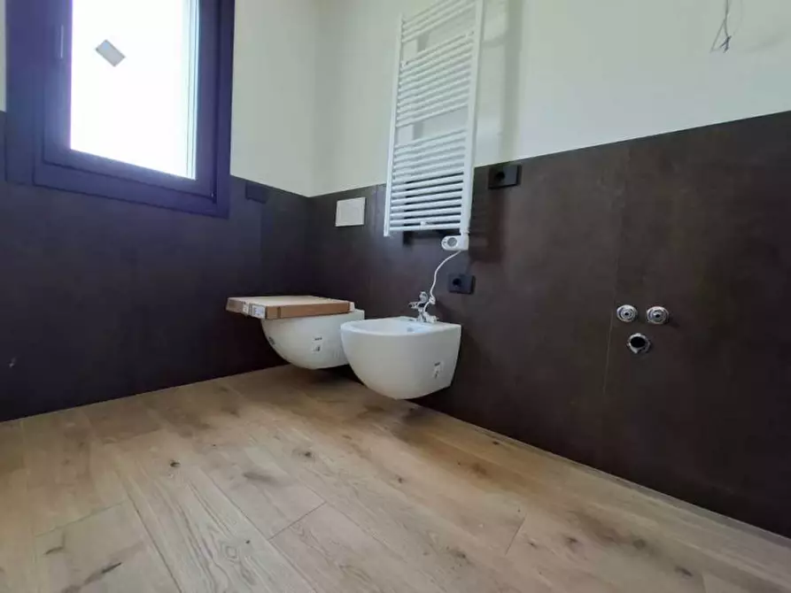 Immagine 26 di Appartamento in vendita  a Peschiera Del Garda