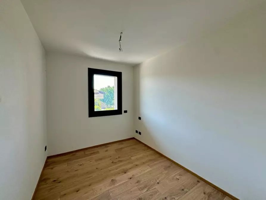 Immagine 27 di Appartamento in vendita  a Peschiera Del Garda