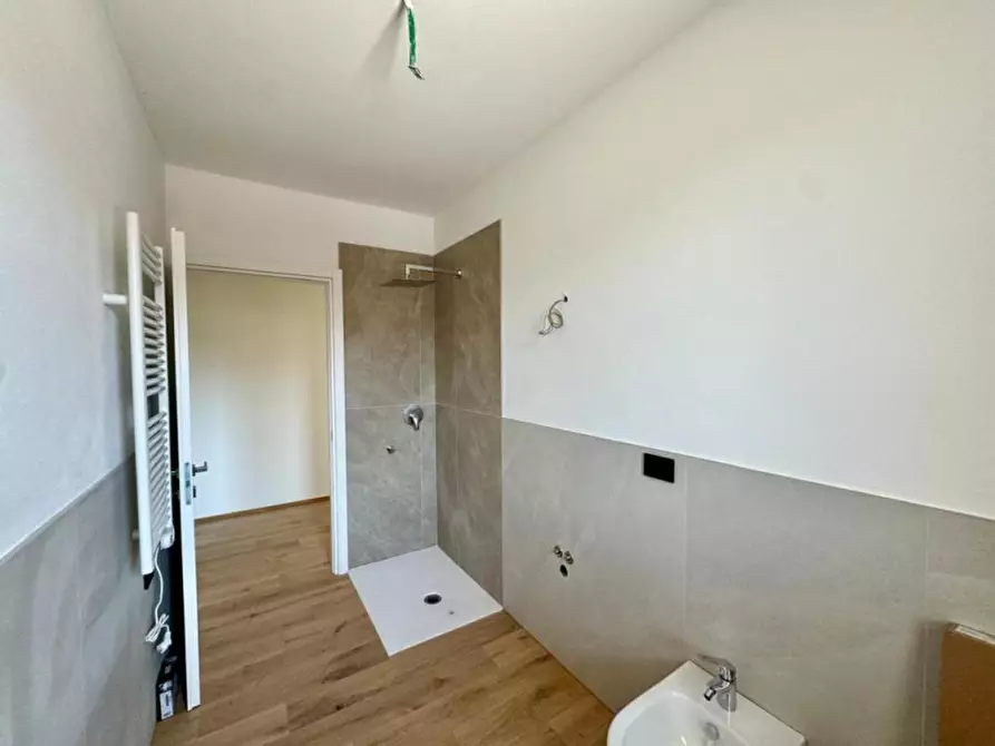 Immagine 29 di Appartamento in vendita  a Peschiera Del Garda