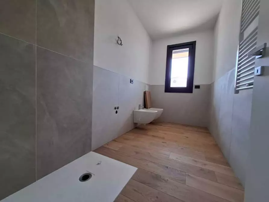Immagine 31 di Appartamento in vendita  a Peschiera Del Garda