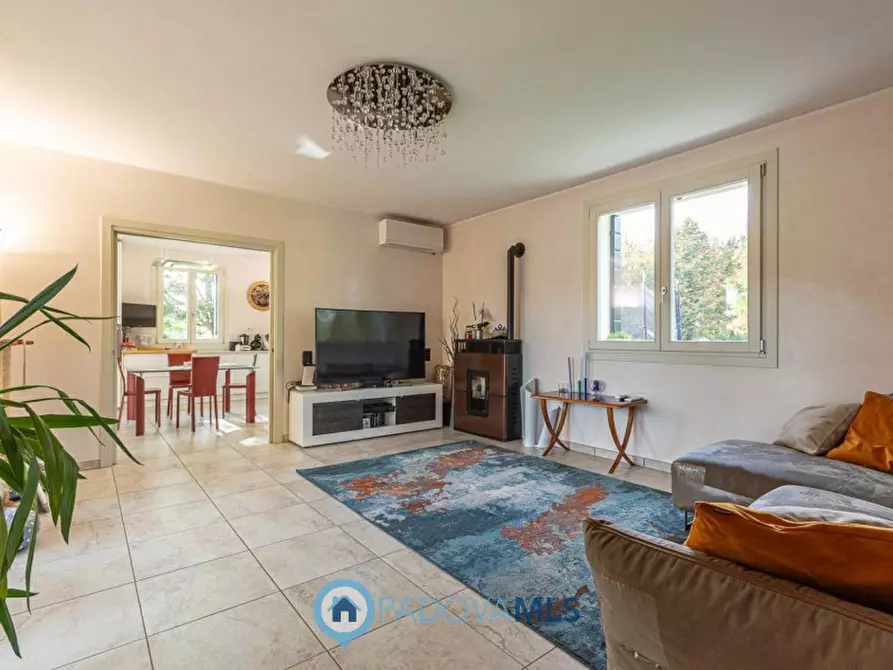 Immagine 2 di Villa in vendita  in Via Nespolaro a Rubano