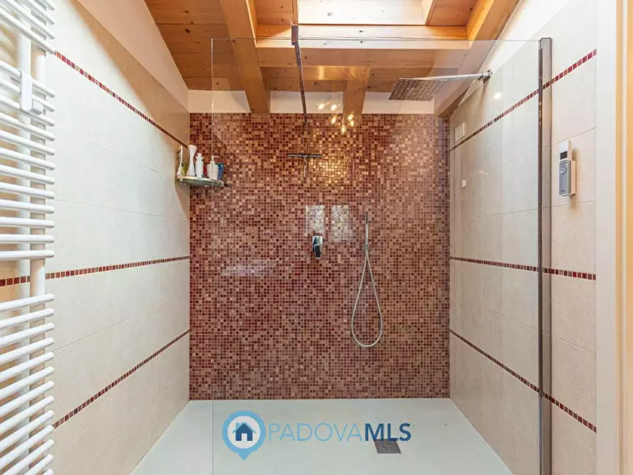 Immagine 21 di Villa in vendita  in Via Nespolaro a Rubano