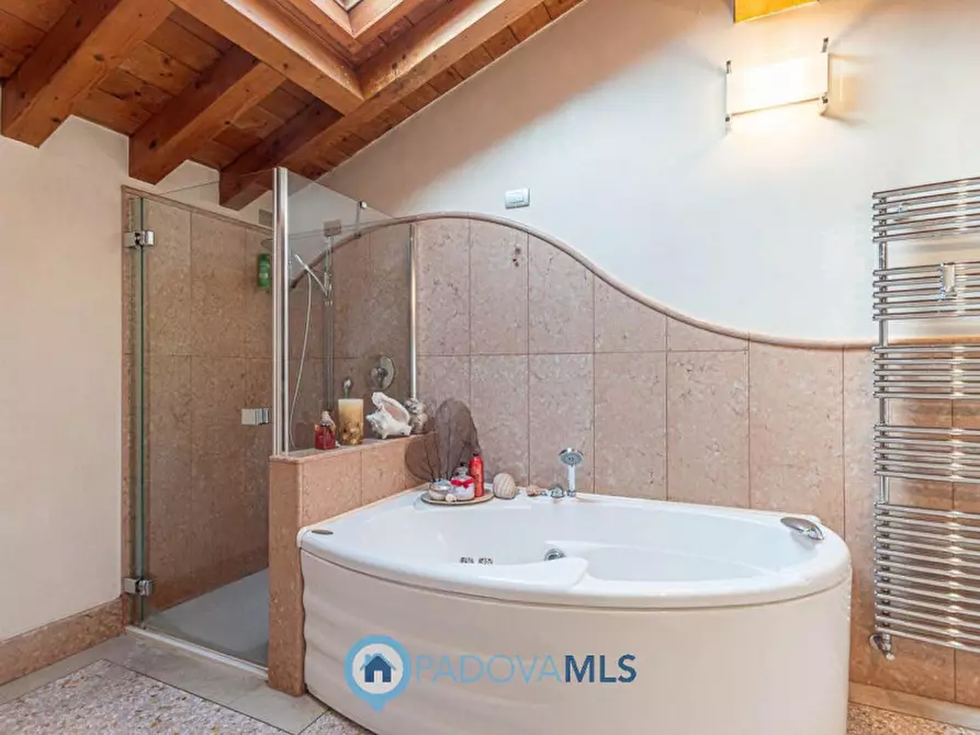 Immagine 32 di Villa in vendita  in Via Nespolaro a Rubano