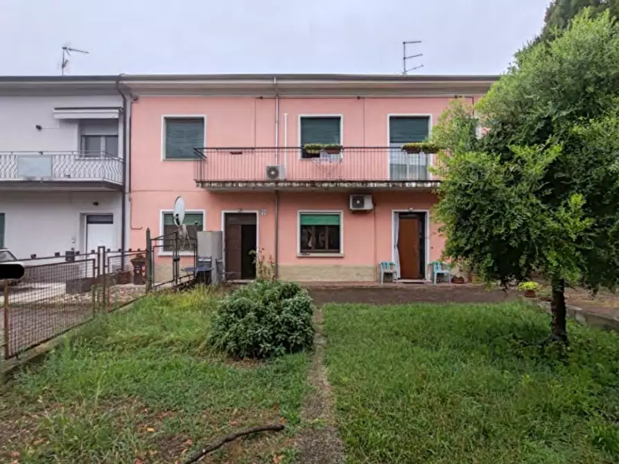 Immagine 8 di Appartamento in vendita  in Str. Mantovanella, 6 a Mantova