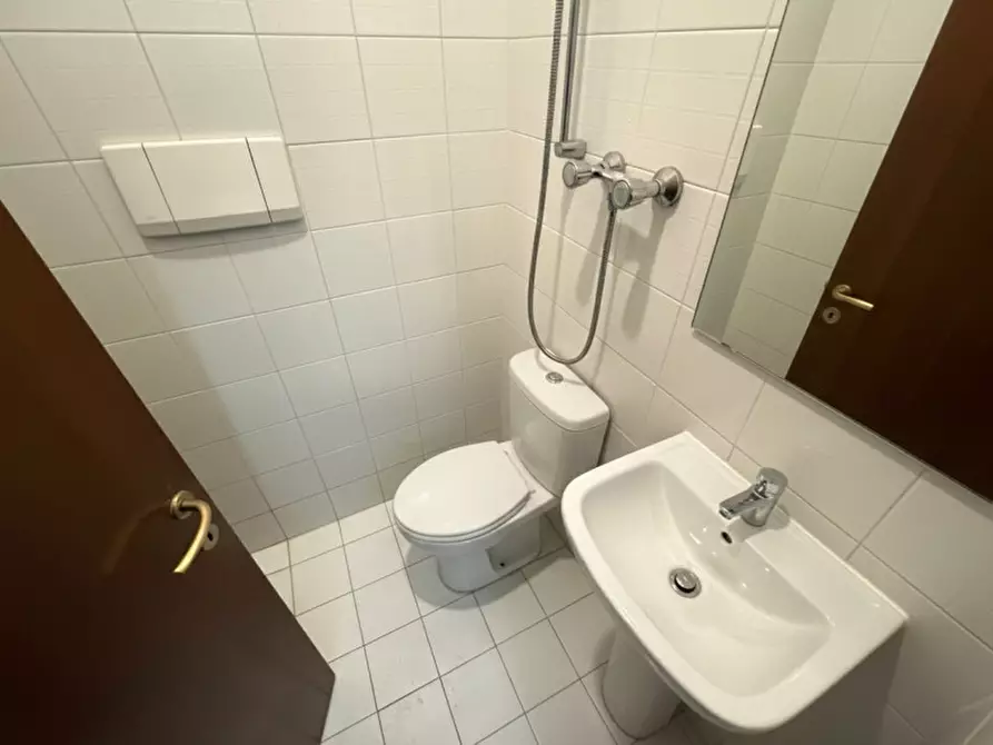 Immagine 5 di Loft/Open space in vendita  in Via Domeniconi a Vicenza