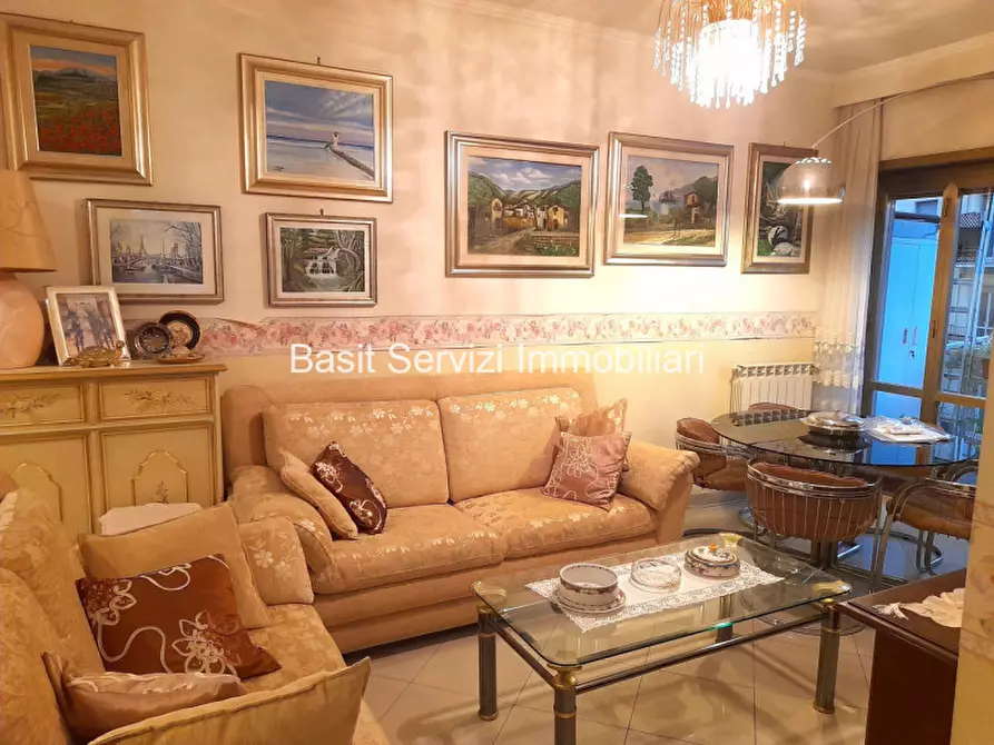 Immagine 5 di Appartamento in vendita  in Viale Guglielmo Marconi a Roma