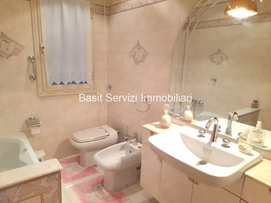 Immagine 24 di Appartamento in vendita  in Viale Guglielmo Marconi a Roma