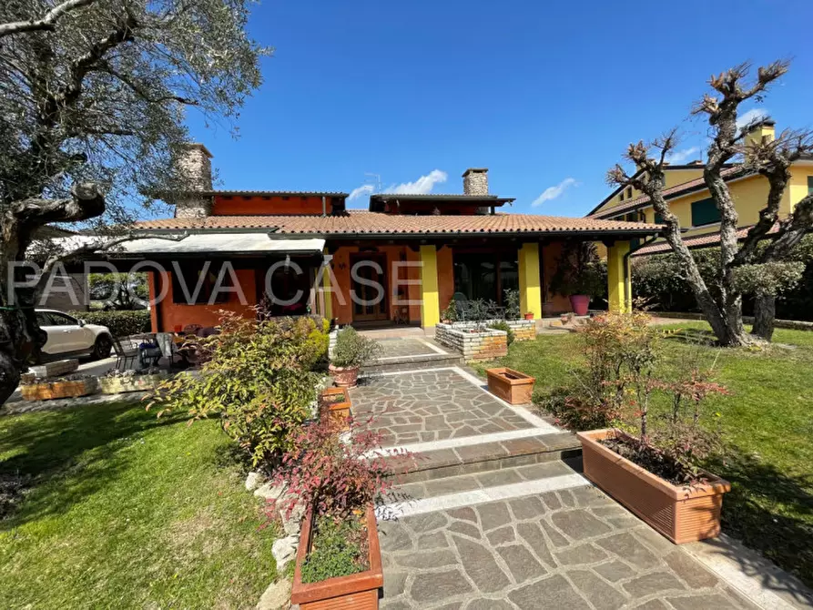 Immagine 1 di Villa in vendita  in via Monte Cengio a Vigonza
