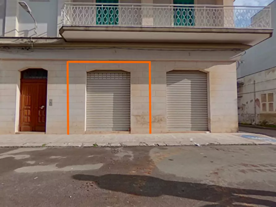 Immagine 2 di Negozio in affitto  in Via Piave a Fasano