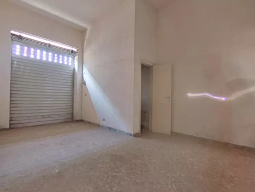 Immagine 6 di Negozio in affitto  in Via Piave a Fasano