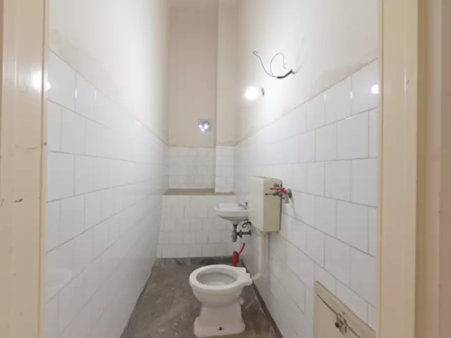 Immagine 7 di Negozio in affitto  in Via Piave a Fasano