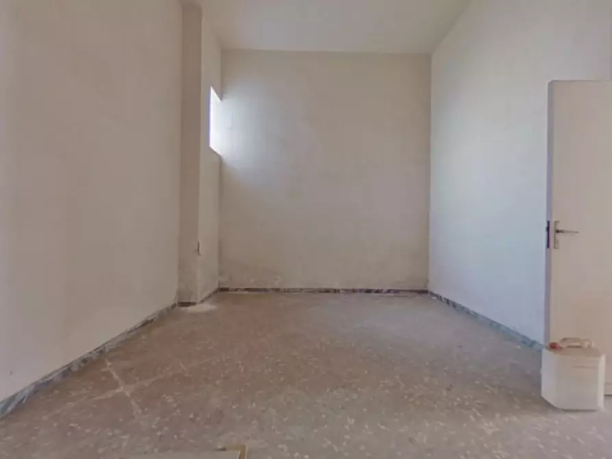 Immagine 8 di Negozio in affitto  in Via Piave a Fasano