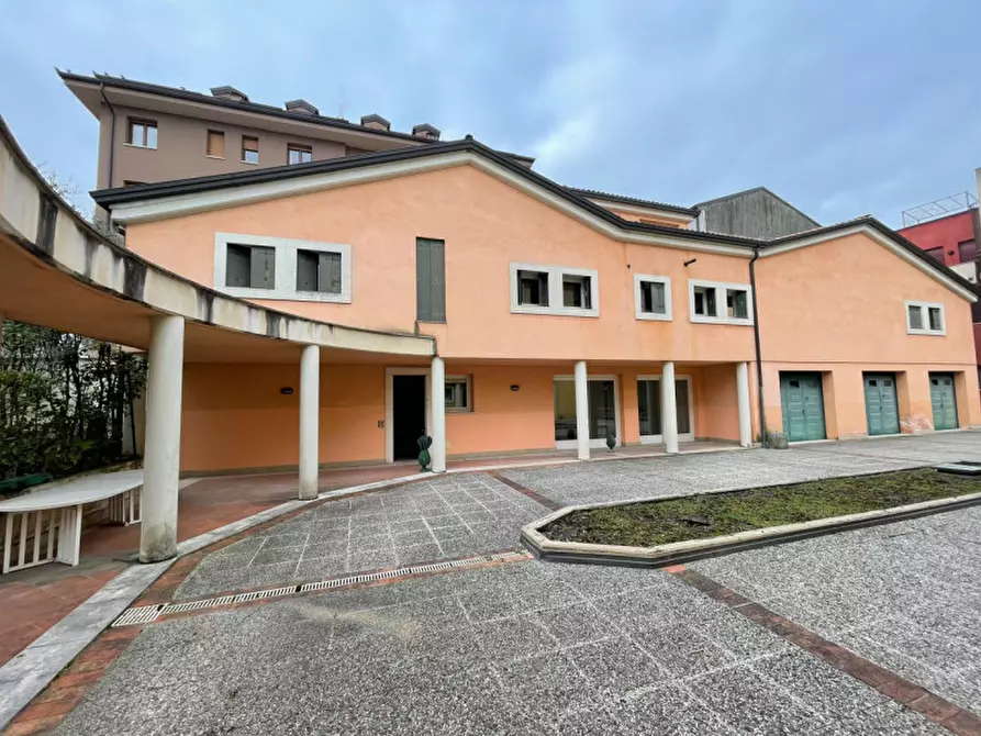 Immagine 1 di Villa in vendita  in Viale Verona a Vicenza