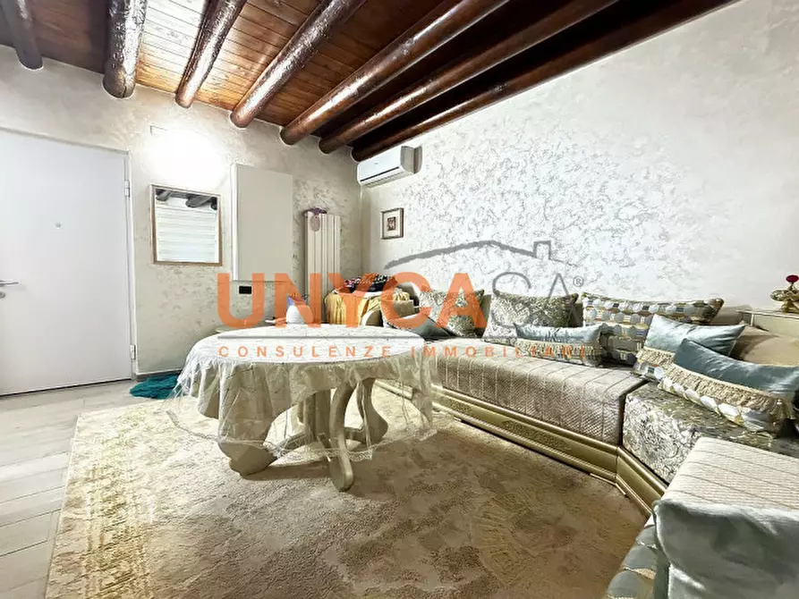 Immagine 1 di Appartamento in vendita  a Verona