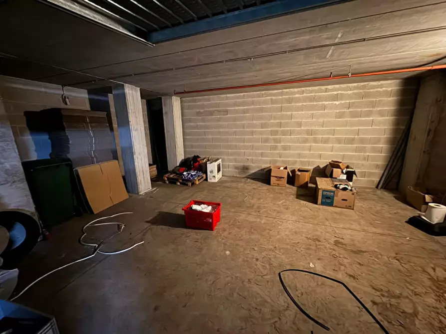 Immagine 12 di Ufficio in vendita  a Verona