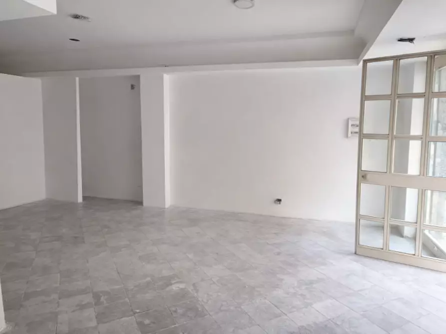 Immagine 3 di Attività commerciale in affitto  in Via Nino Bixio 8-10 a Palermo