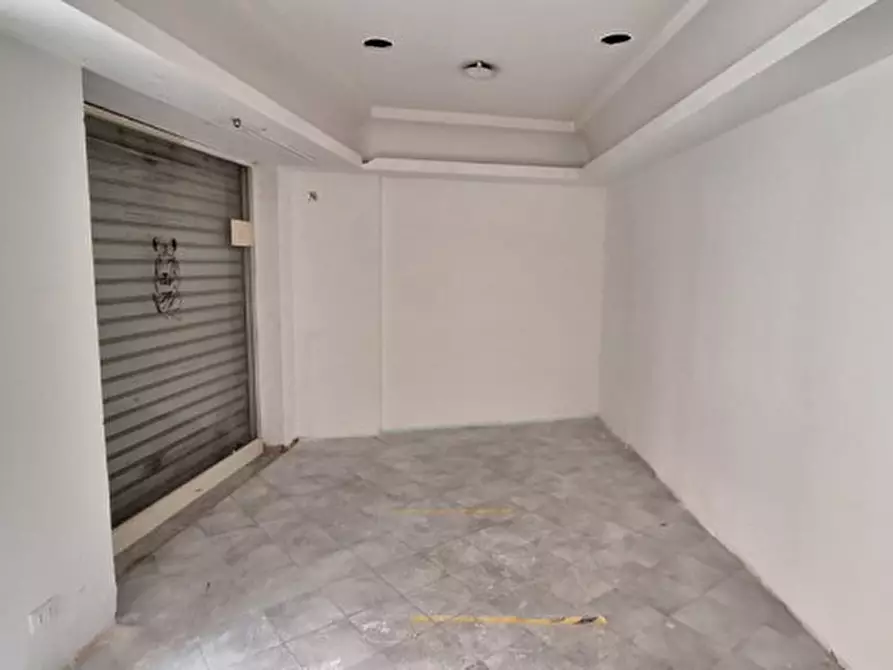 Immagine 12 di Attività commerciale in affitto  in Via Nino Bixio 8-10 a Palermo