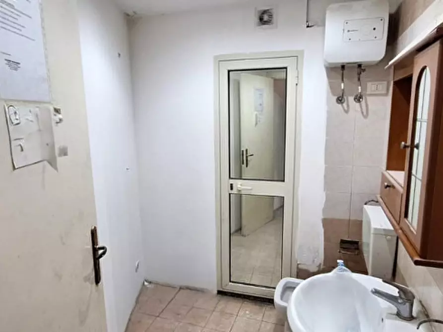 Immagine 16 di Attività commerciale in affitto  in Via Nino Bixio 8-10 a Palermo