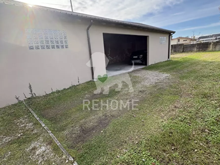 Immagine 38 di Villa in vendita  in Via Lignano, 14 a Pozzuolo Del Friuli