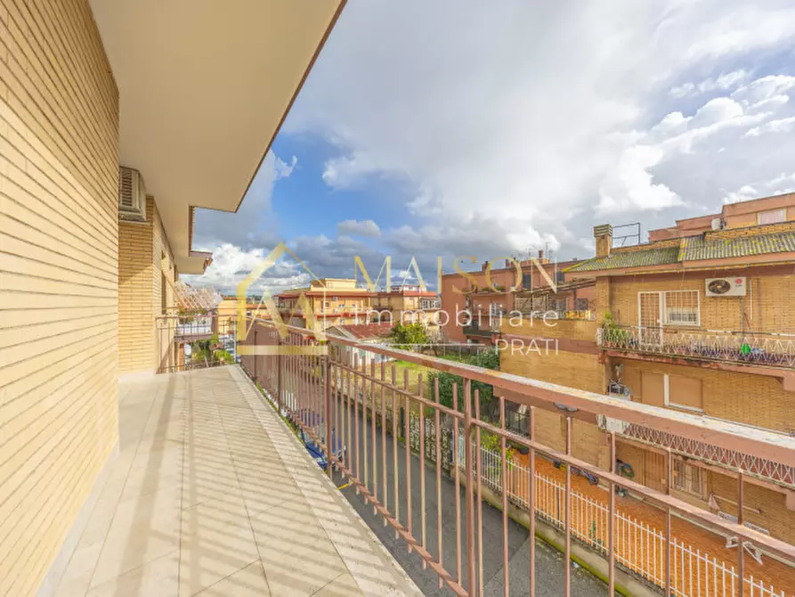 Immagine 12 di Appartamento in vendita  in Via Vergiate a Roma