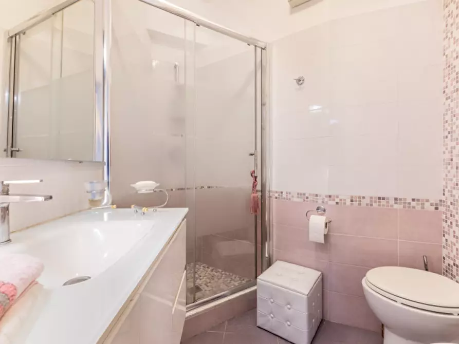 Immagine 16 di Appartamento in vendita  in VIA DI CASAL DEL MARMO 496 a Roma