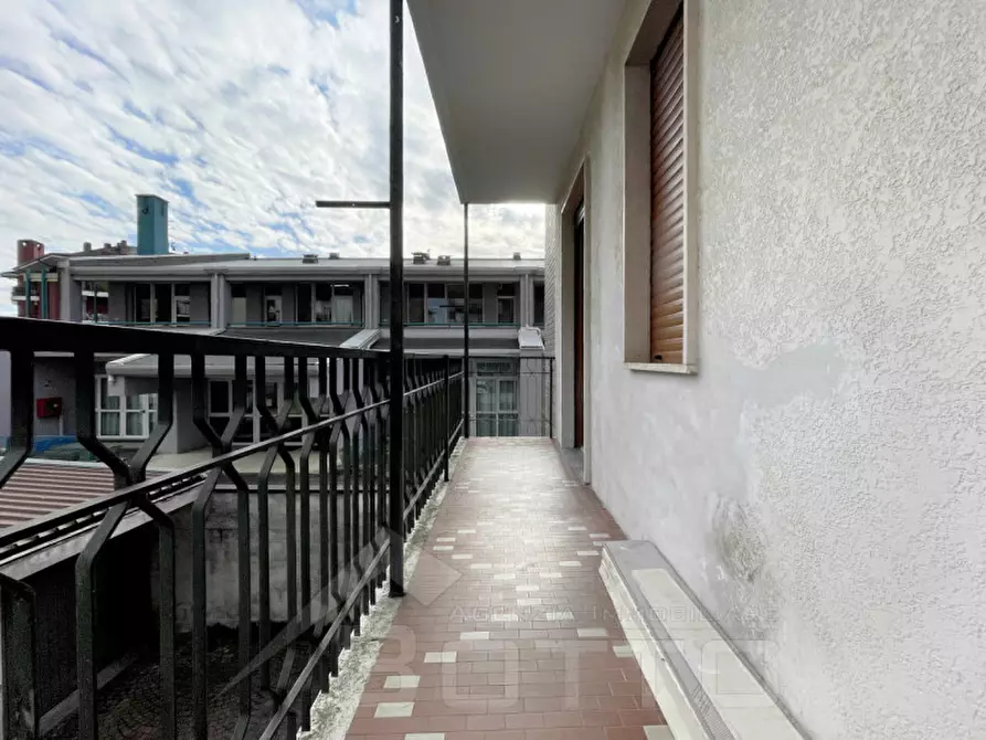 Immagine 3 di Appartamento in vendita  in via ugo foscolo 15 a Borgomanero