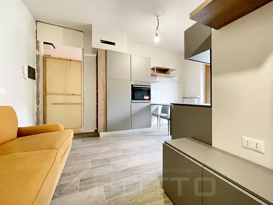 Immagine 8 di Appartamento in vendita  in via ugo foscolo 15 a Borgomanero