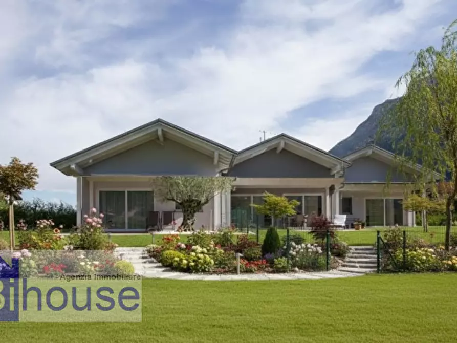 Immagine 1 di Villa in vendita  in via dei gorghi a Verrone