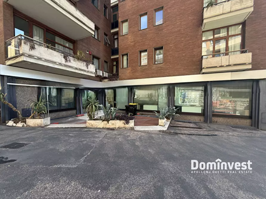 Immagine 1 di Negozio in vendita  in Via Giulio Venticinque a Roma
