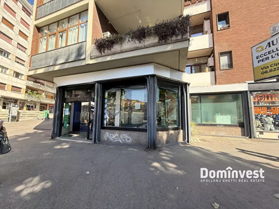 Immagine 3 di Negozio in vendita  in Via Giulio Venticinque a Roma