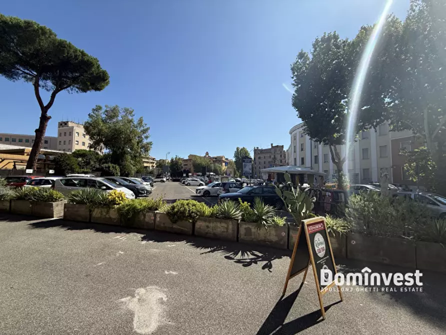 Immagine 7 di Negozio in vendita  in Via Giulio Venticinque a Roma