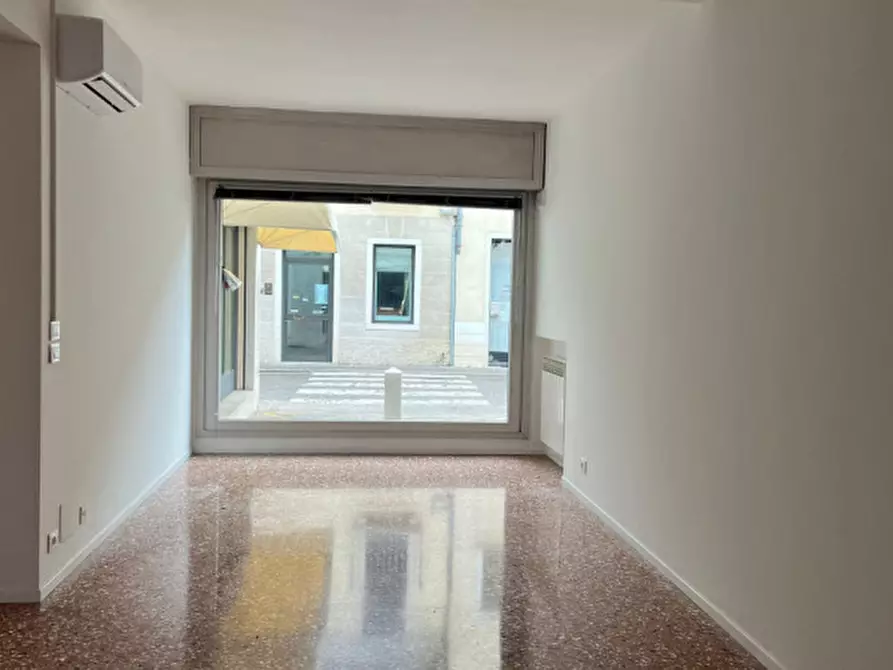 Immagine 2 di Negozio in affitto  in Borgo Pieve a Castelfranco Veneto