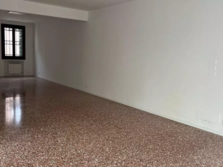 Immagine 9 di Negozio in affitto  in Borgo Pieve a Castelfranco Veneto