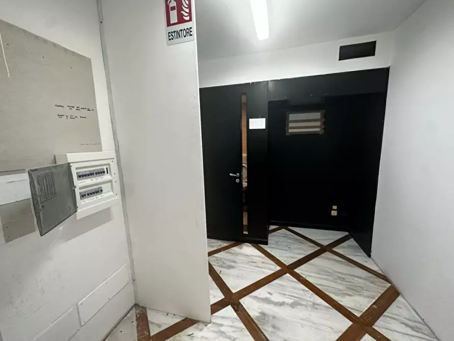 Immagine 5 di Negozio in affitto  in Viale Francesco Crispi, 21 a Andria