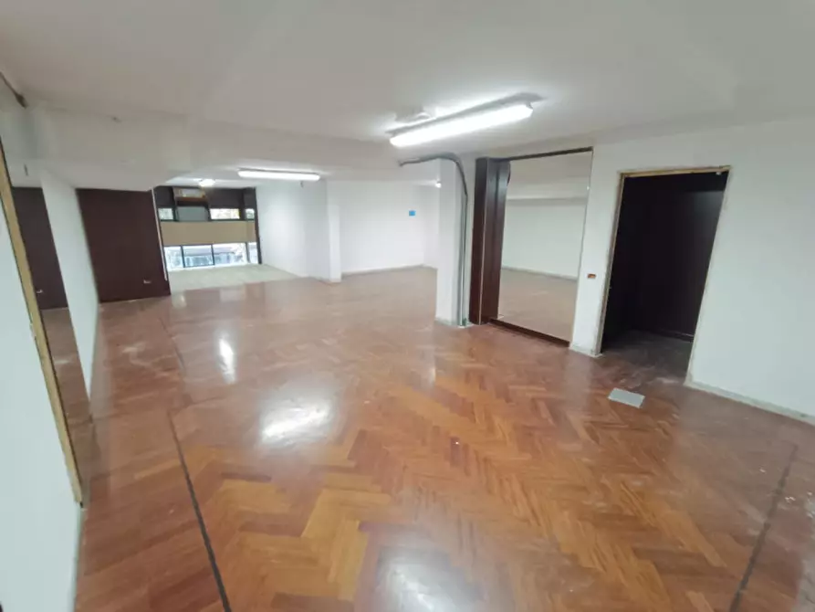 Immagine 10 di Negozio in affitto  in Viale Francesco Crispi, 21 a Andria