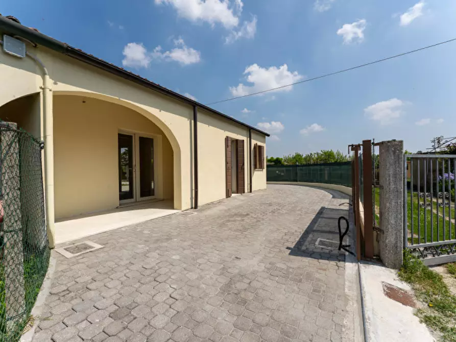 Immagine 5 di Casa bifamiliare in vendita  in Via San Pio X a Ponte San Nicolò