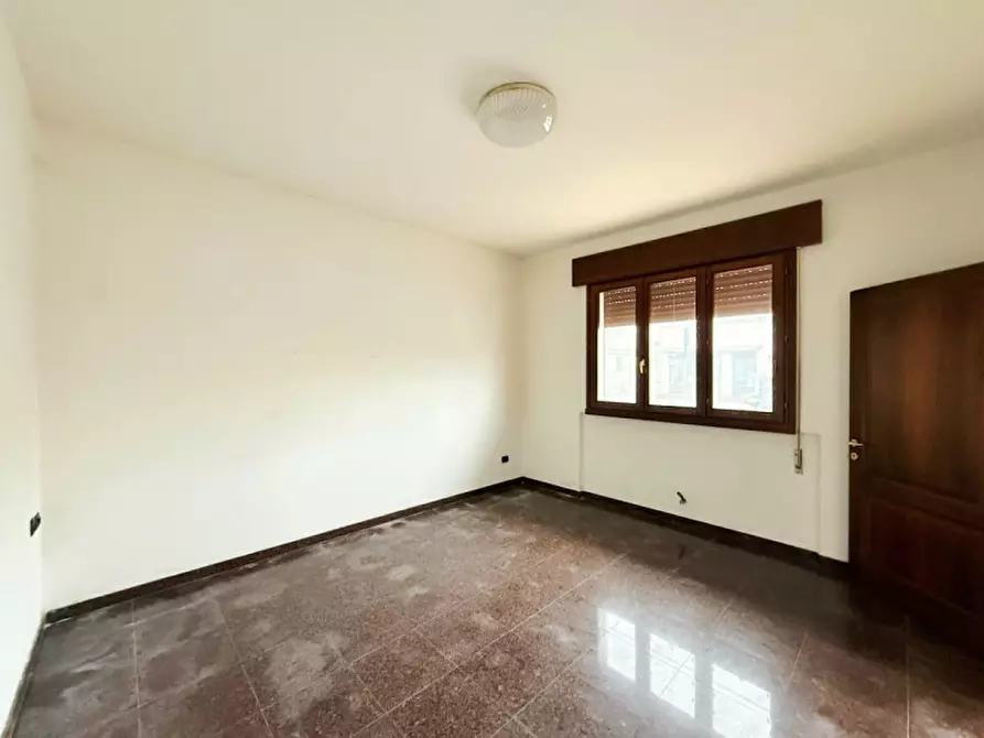 Immagine 1 di Negozio in affitto  in via giuseppe garibaldi a Villa Estense