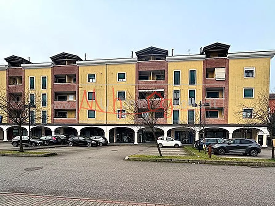 Immagine 3 di Negozio in affitto  a Selvazzano Dentro