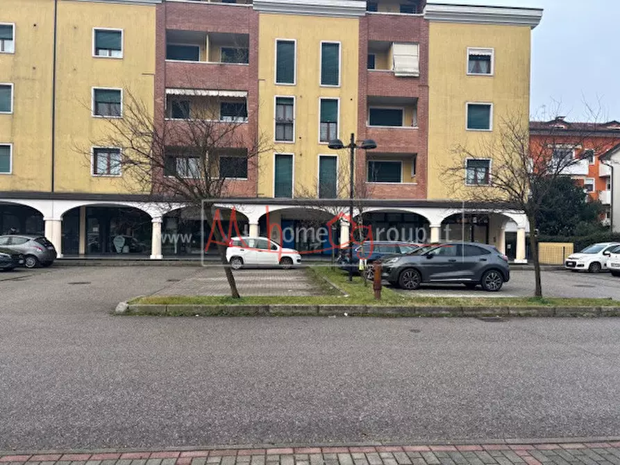 Immagine 5 di Negozio in affitto  a Selvazzano Dentro