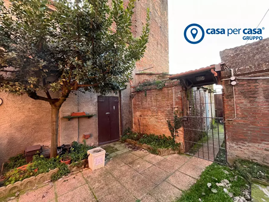 Immagine 16 di Appartamento in vendita  in Via Pasquale Miglioretti, 17 a Ostiglia