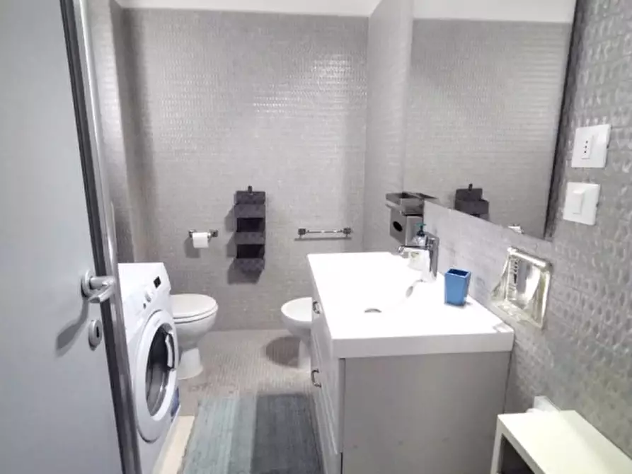 Immagine 6 di Appartamento in vendita  in via massarenti 48 a Bologna