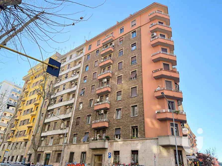 Immagine 1 di Appartamento in vendita  in Via Satrico a Roma