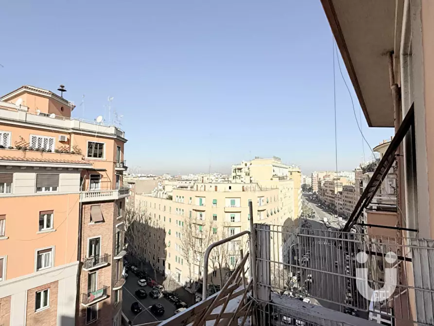 Immagine 9 di Appartamento in vendita  in Via Satrico a Roma