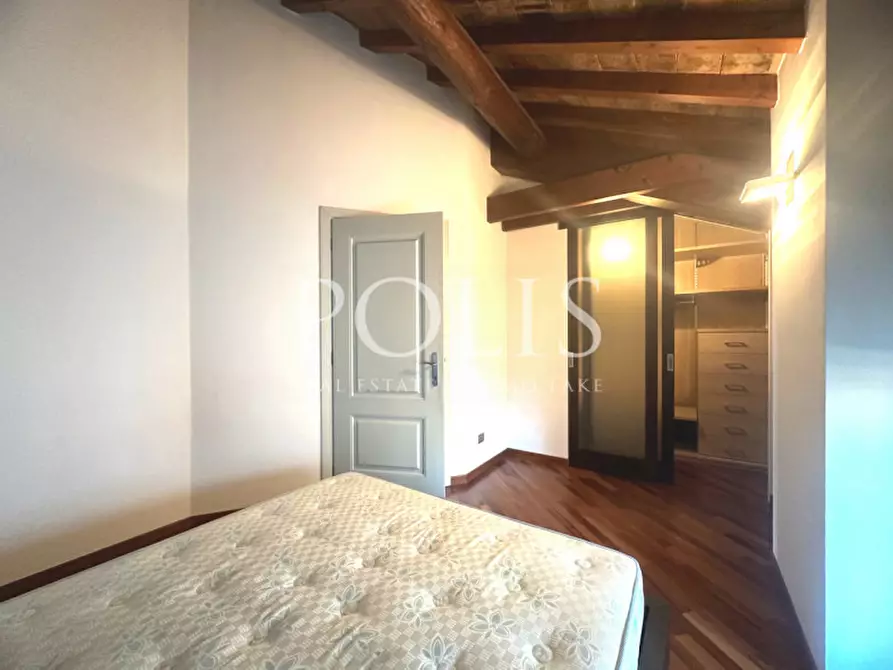 Immagine 17 di Appartamento in vendita  a Como