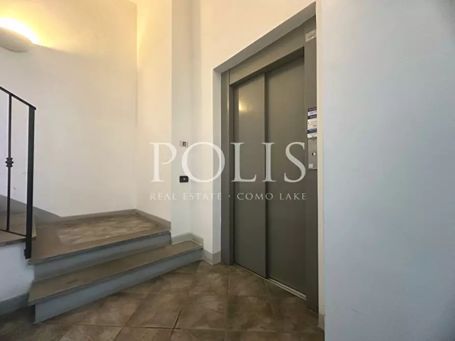 Immagine 23 di Appartamento in vendita  a Como
