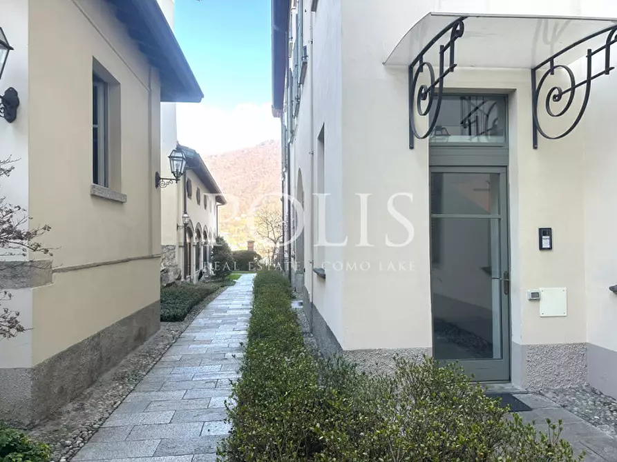 Immagine 24 di Appartamento in vendita  a Como