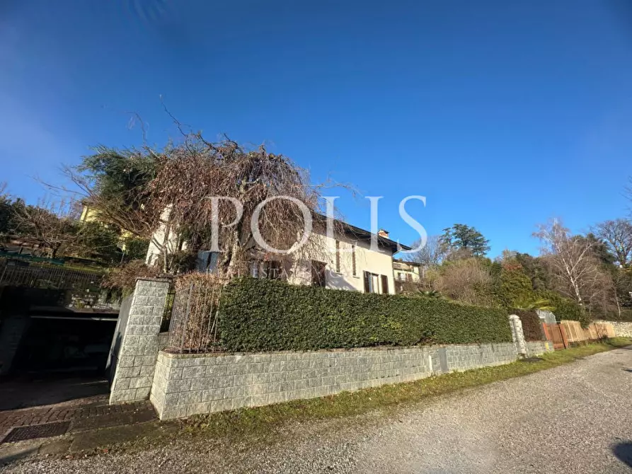 Immagine 2 di Villa in vendita  a Albavilla