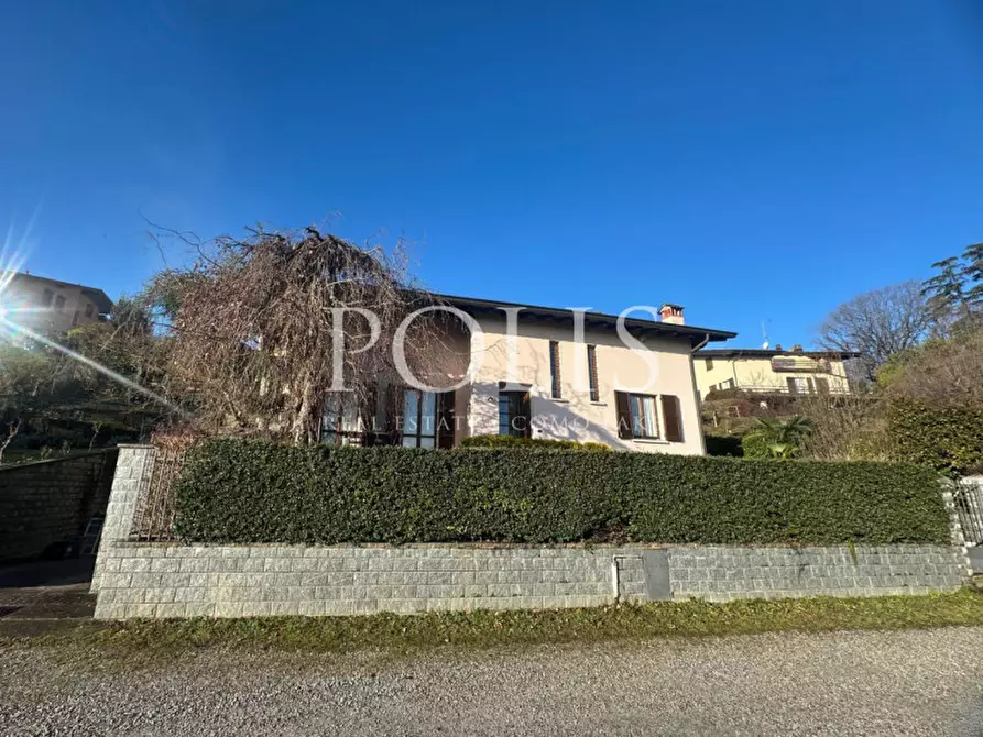 Immagine 3 di Villa in vendita  a Albavilla